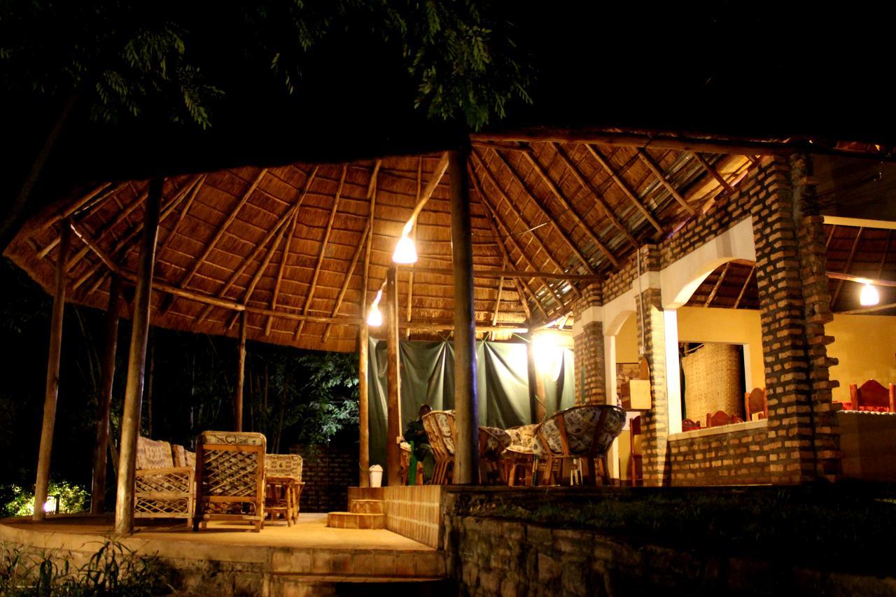 Irungu Forest Safari Lodge Katunguru Exterior foto