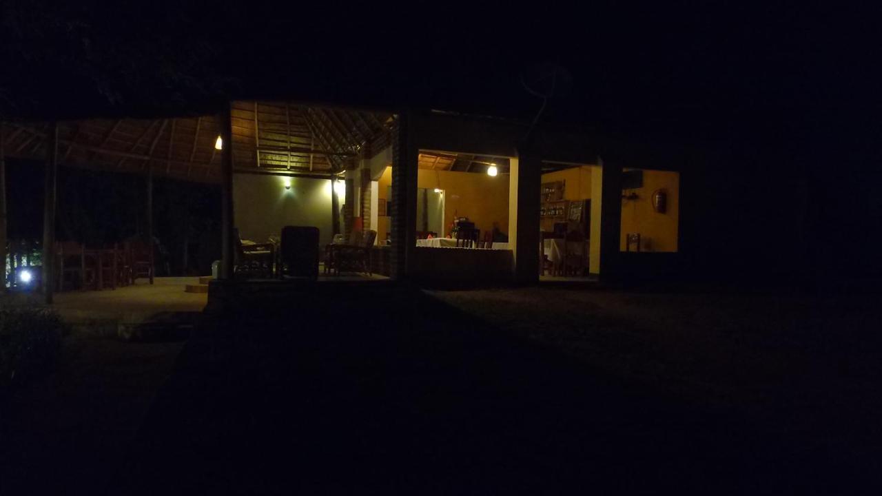 Irungu Forest Safari Lodge Katunguru Exterior foto