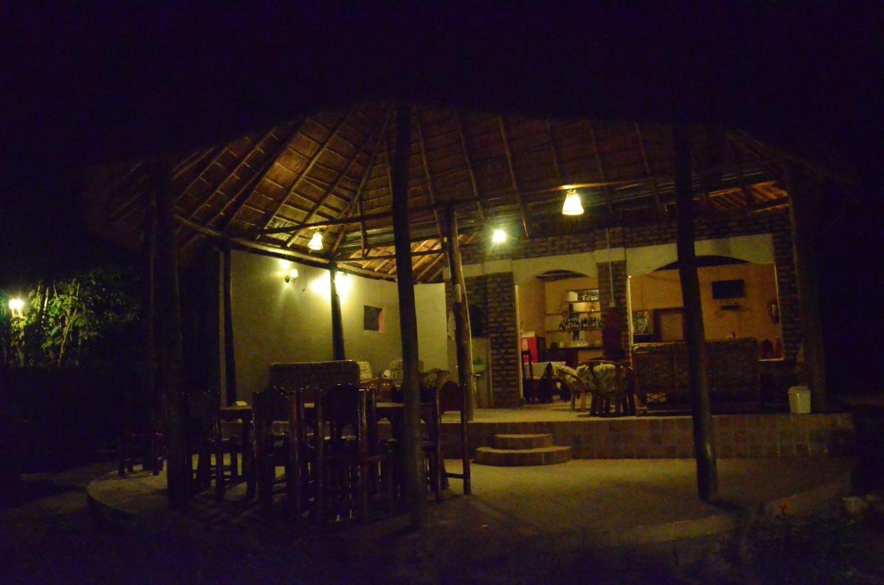 Irungu Forest Safari Lodge Katunguru Exterior foto
