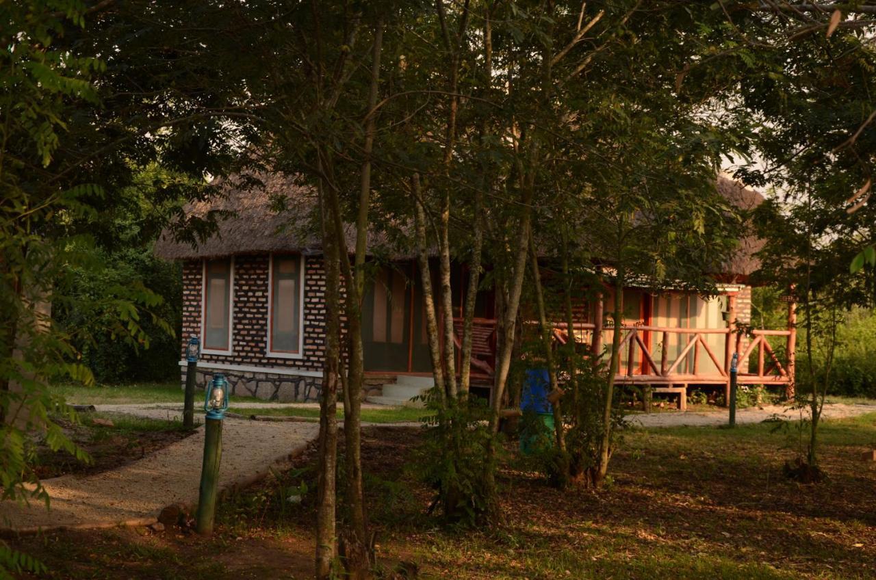 Irungu Forest Safari Lodge Katunguru Exterior foto
