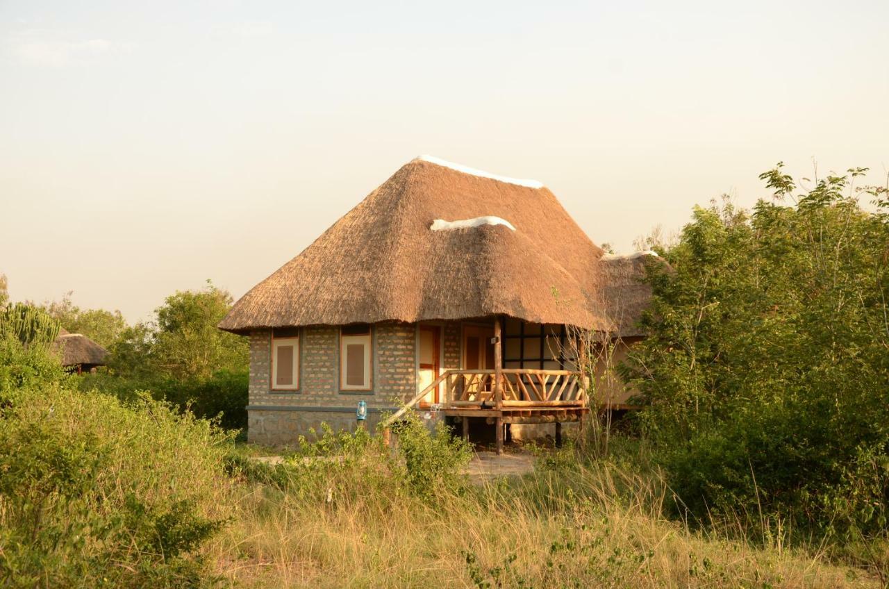 Irungu Forest Safari Lodge Katunguru Exterior foto